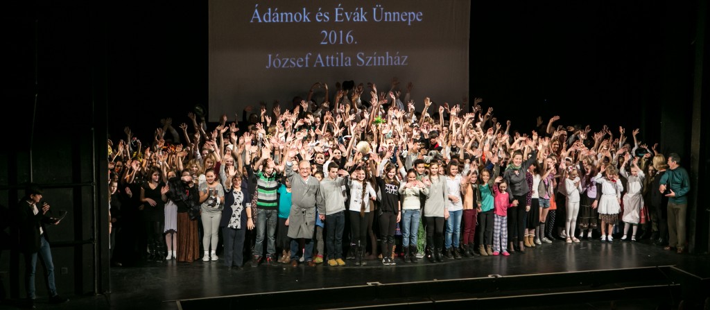 Ádámok és Évák ünnepe - előrehozott szenteste a József Attila Színházban